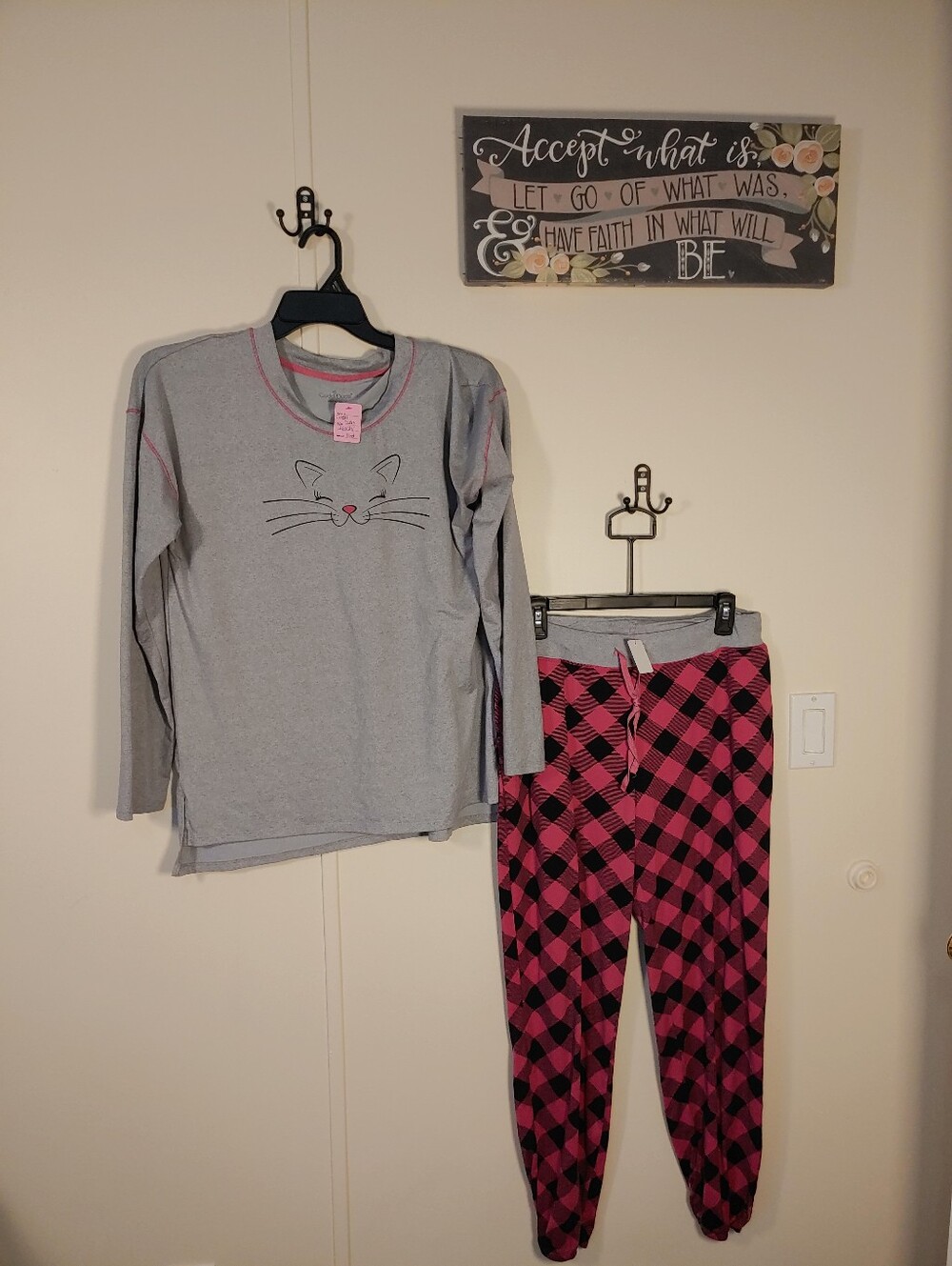 Like New Cuddl Duds Medium Gray Cat Face Long Sleeve Pajama Set